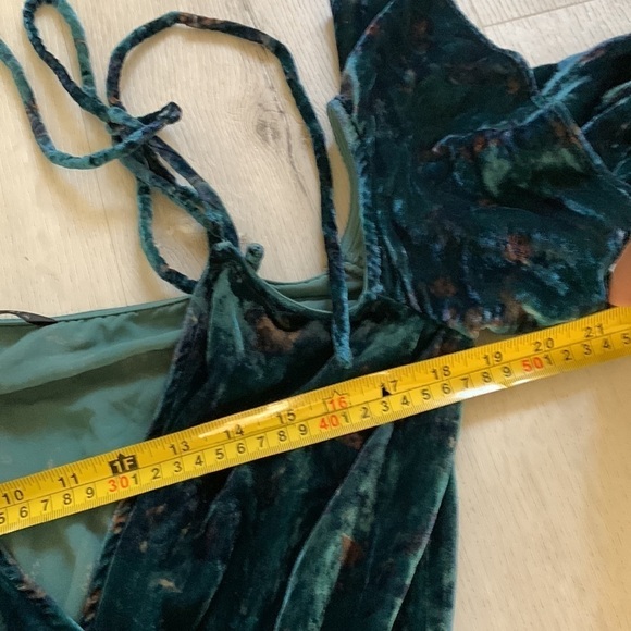 ZARA Asymmetrical Shoulder Crushed Velvet‎ Midi Dress in Emerald size S Holidays - Picture 13 of 16